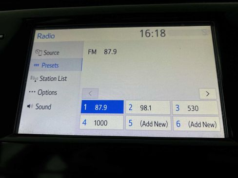 Used 2018 Toyota Camry FWD image 12