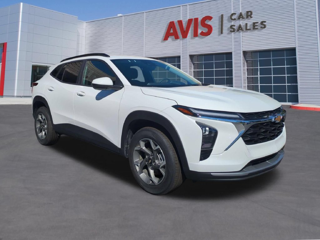 Used 2026 Chevrolet Trax LT FWD image 3