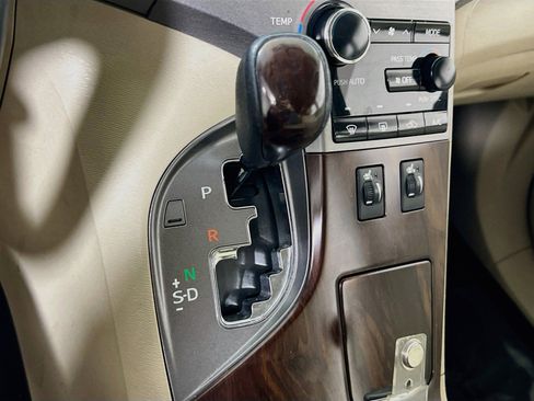 Used 2015 Toyota Venza XLE image 16