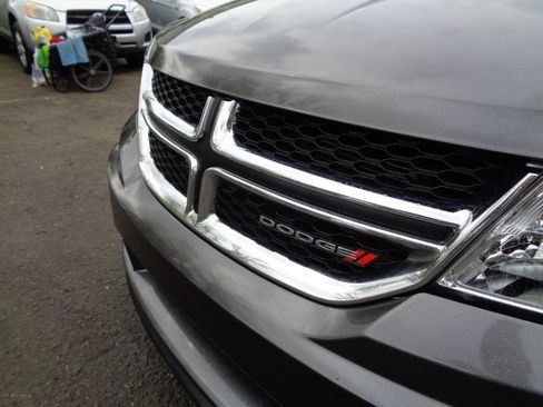 Used 2018 Dodge Journey SE image 9