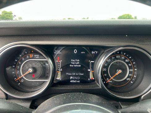 Used 2022 Jeep Wrangler Unlimited Sahara AWD/4WD image 22