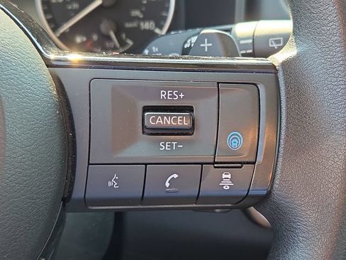 Used 2023 Nissan Rogue SV AWD/4WD image 25