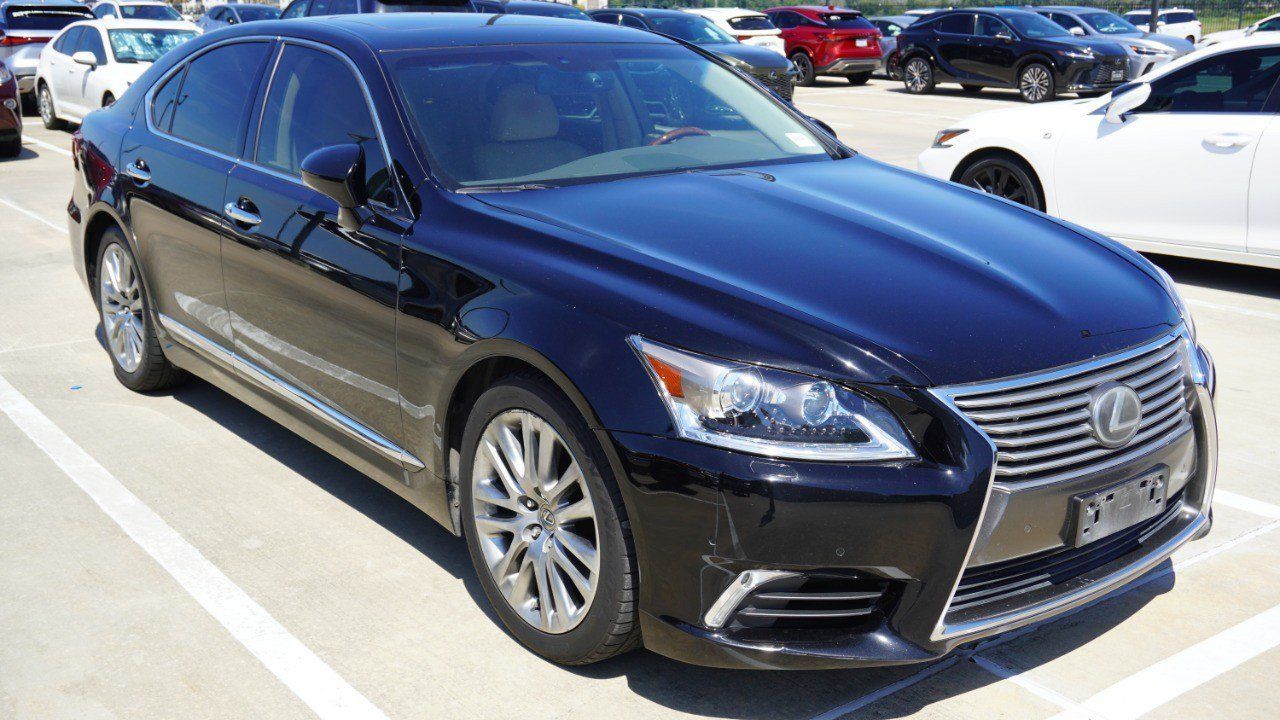Used 2017 Lexus LS 460 w/ Comfort Package RWD image 3