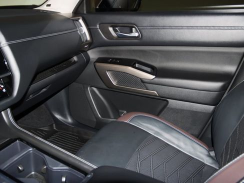 Used 2022 Nissan Pathfinder Platinum w/ Cargo Package image 48