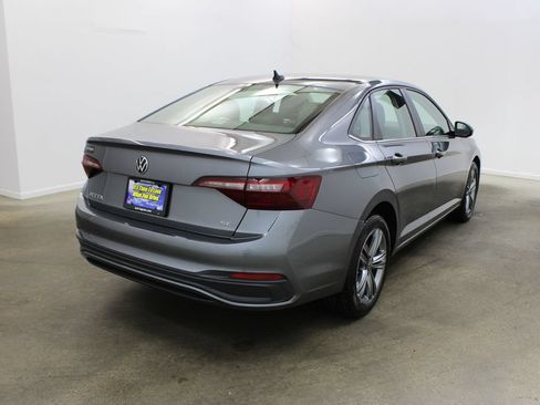 Used 2024 Volkswagen Jetta SE FWD image 5