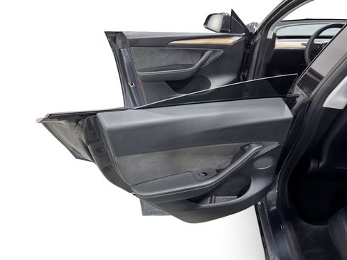 Certified 2023 Tesla Model Y Long Range AWD/4WD image 10