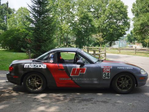Used 1999 MAZDA MX-5 Miata RWD image 9