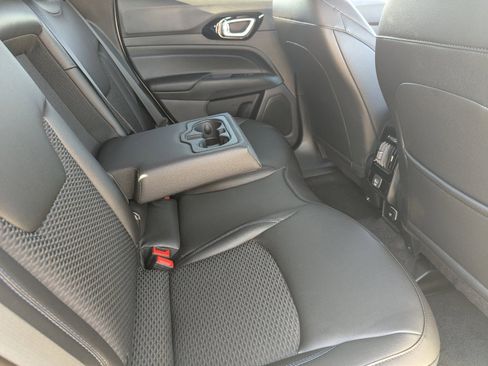 New 2026 Jeep Compass Latitude image 10