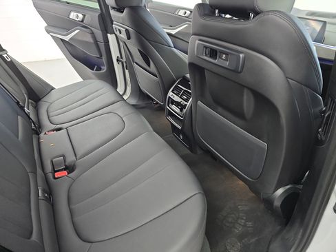 Used 2022 BMW X5 xDrive40i w/ Climate Comfort Package image 11