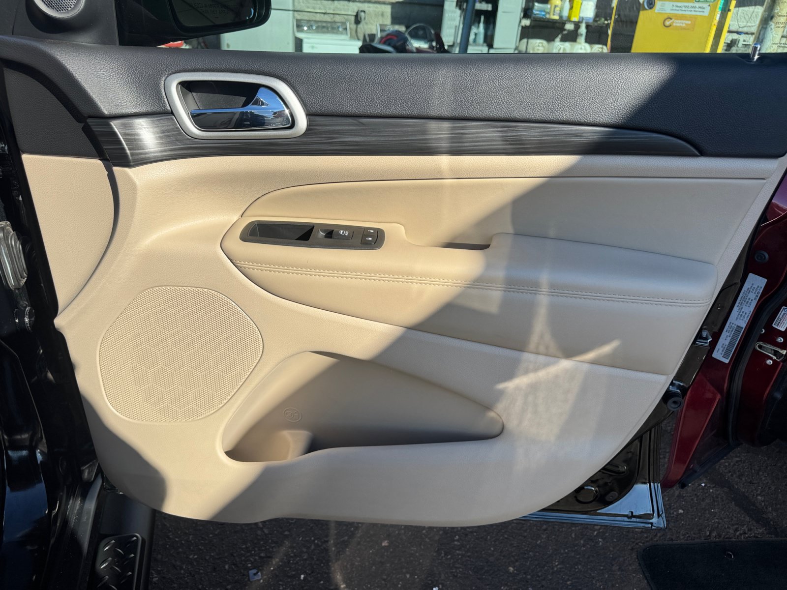 Used 2022 Jeep Grand Cherokee Laredo E RWD image 31