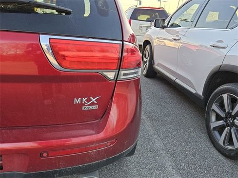 Used 2013 Lincoln MKX AWD image 15