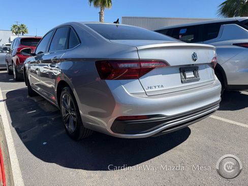 Used 2022 Volkswagen Jetta SE image 4