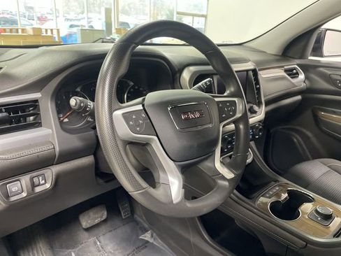 Used 2023 GMC Acadia SLE image 14