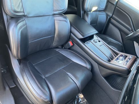 Used 2022 Lincoln Aviator Reserve w/ Equipment Group 201A image 8