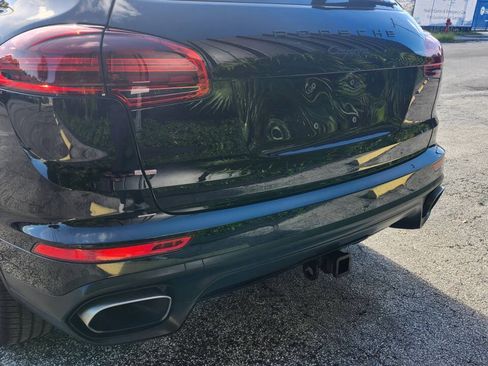 Used 2017 Porsche Cayenne AWD/4WD image 16