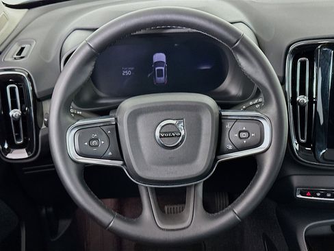 Used 2025 Volvo XC40 B5 Core image 18