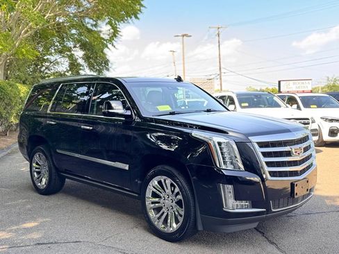 Used 2017 Cadillac Escalade Premium Luxury w/ LPO, Radiant Package AWD/4WD image 8