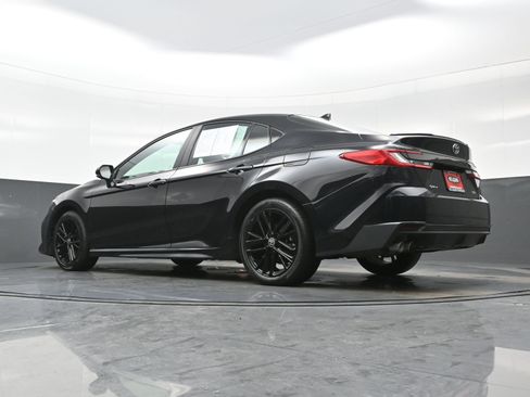 Used 2025 Toyota Camry SE image 28