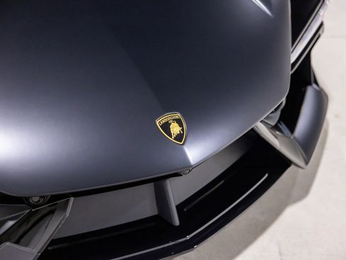 Used 2025 Lamborghini Revuelto image 26