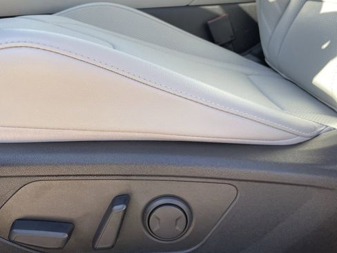 Used 2025 Hyundai Elantra Limited image 22