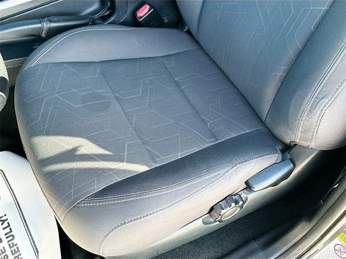 Used 2017 Toyota Tacoma TRD Sport image 19