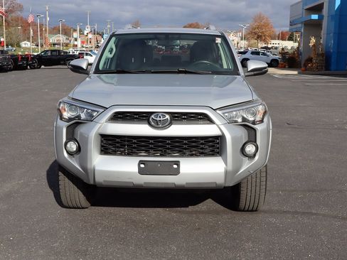 Used 2016 Toyota 4Runner SR5 image 34
