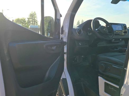 Used 2025 Mercedes-Benz Sprinter 2500 image 21