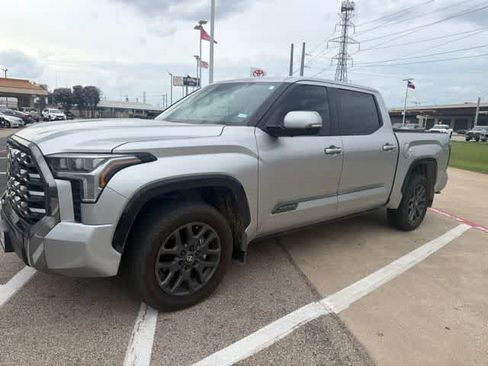 Used 2025 Toyota Tundra Platinum AWD/4WD image 2
