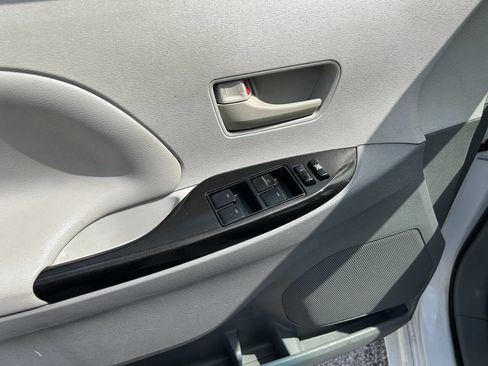 Used 2013 Toyota Sienna L image 20