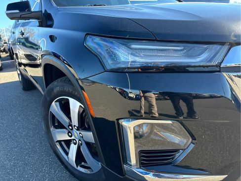 Certified 2023 Chevrolet Traverse LT w/ LT Premium Package AWD/4WD image 32