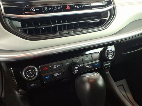 Used 2023 Jeep Compass Limited image 20