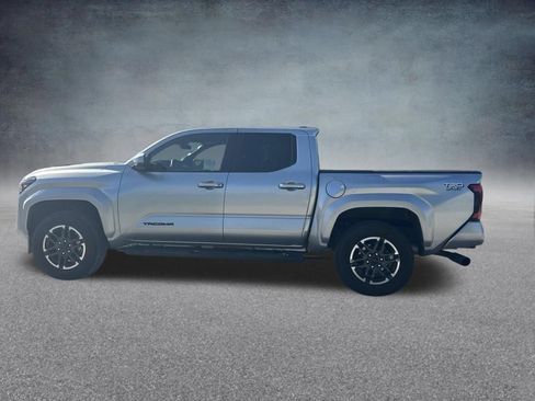Used 2025 Toyota Tacoma TRD Sport w/ TRD Sport Upgrade Package AWD/4WD image 5