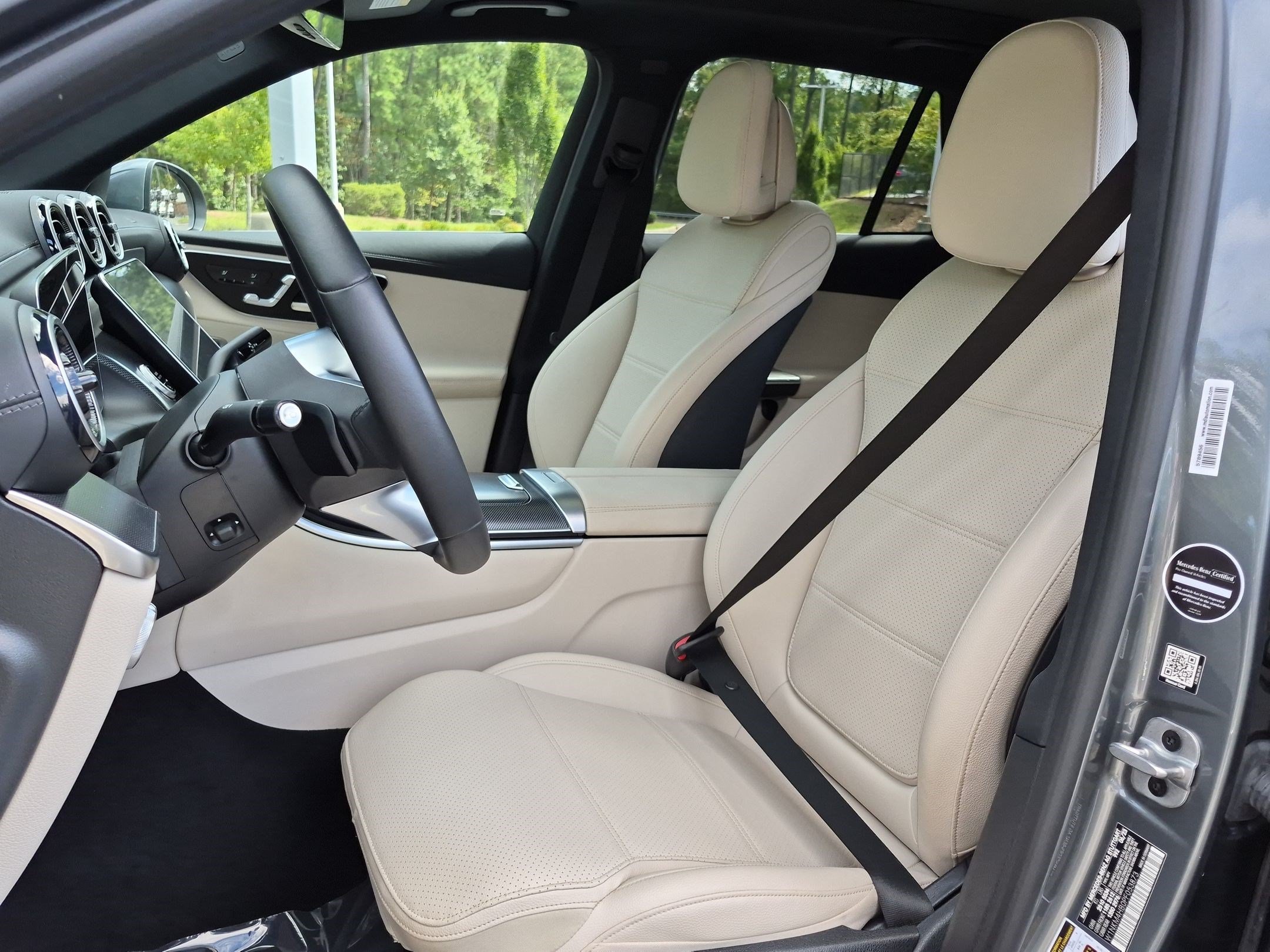 Certified 2023 Mercedes-Benz GLC 300 4MATIC w/ Exclusive Trim Package image 16