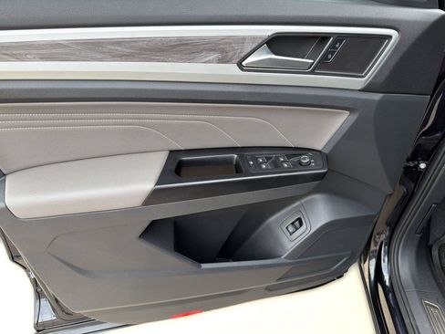 Used 2021 Volkswagen Atlas Cross Sport SE w/ Panoramic Sunroof Package FWD image 14