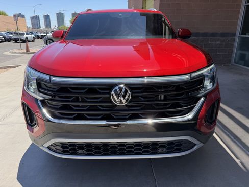 Used 2024 Volkswagen Atlas Cross Sport SE w/ Panoramic Sunroof Package FWD image 10