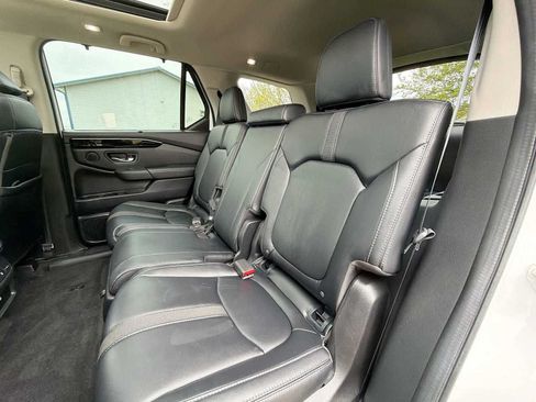Used 2023 Honda Pilot Touring image 17