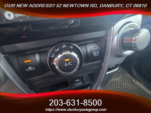 Used 2020 Toyota 4Runner SR5 AWD/4WD image 17