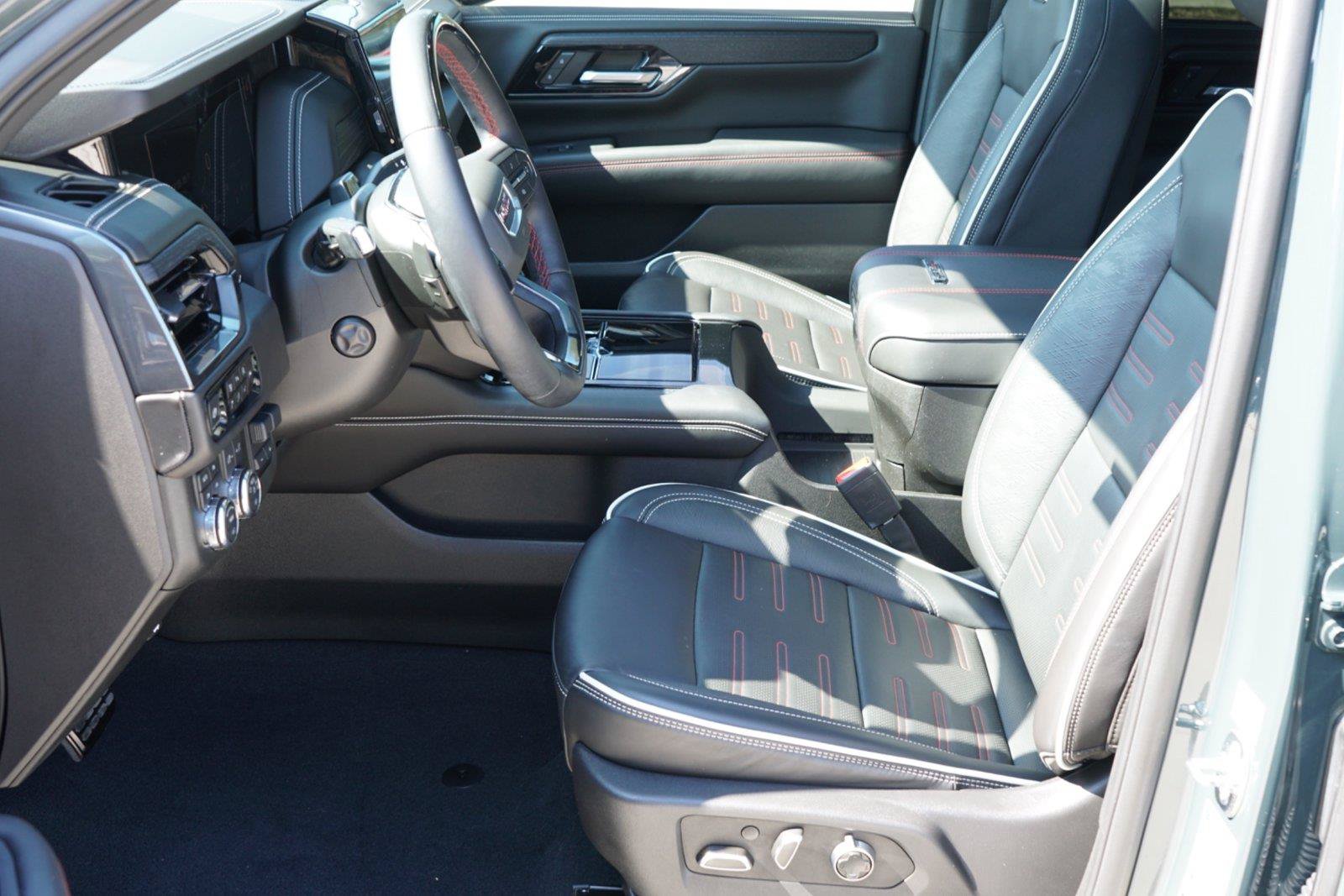 Used 2025 GMC Yukon AT4 Ultimate AWD/4WD image 10