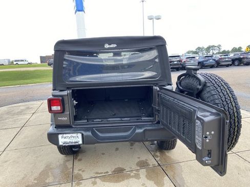 Used 2024 Jeep Wrangler Unlimited Sport AWD/4WD image 26