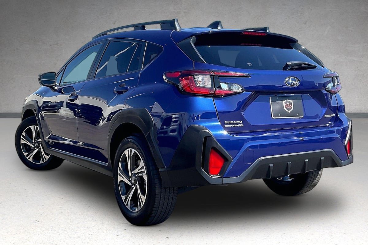 Used 2025 Subaru Crosstrek 2.5i Premium AWD/4WD image 2