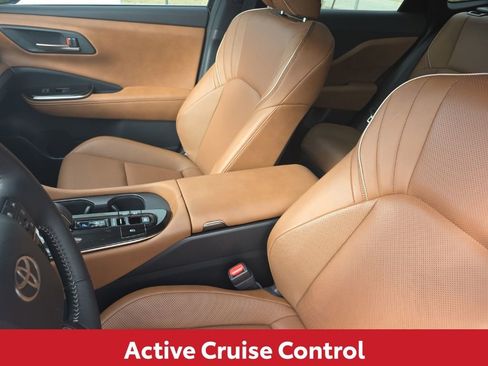 Used 2025 Toyota Crown Signia XLE image 12