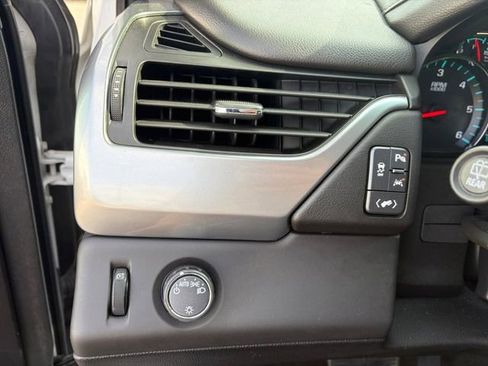 Used 2016 Chevrolet Suburban LT RWD image 5