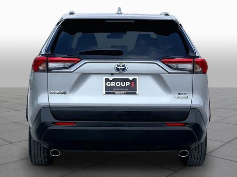 Used 2020 Toyota RAV4 XLE w/ XLE Grade Weather Package AWD/4WD image 5