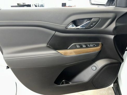 Certified 2023 GMC Acadia SLE w/ Driver Convenience Package image 7