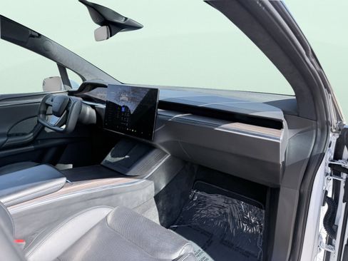 Used 2023 Tesla Model X image 61