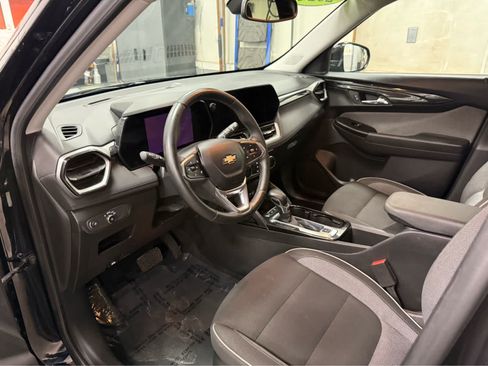 Used 2024 Chevrolet TrailBlazer LT w/ Convenience Package AWD/4WD image 9