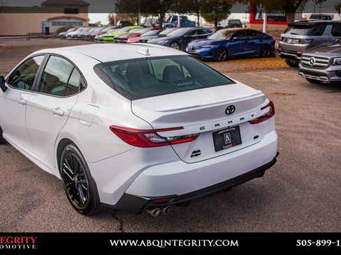 Used 2025 Toyota Camry SE image 10