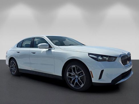 New 2027 BMW 530i RWD image 1