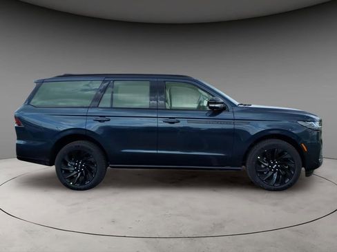 New 2026 Lincoln Navigator Reserve AWD/4WD image 10