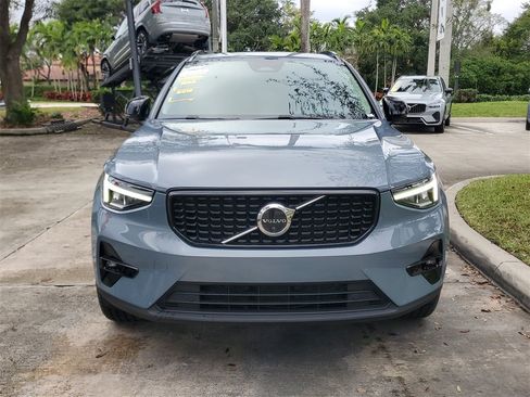 Certified 2023 Volvo XC40 B4 Ultimate w/ Protection Package Premier image 2